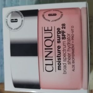 Clinique Moisture Surge Spf 28